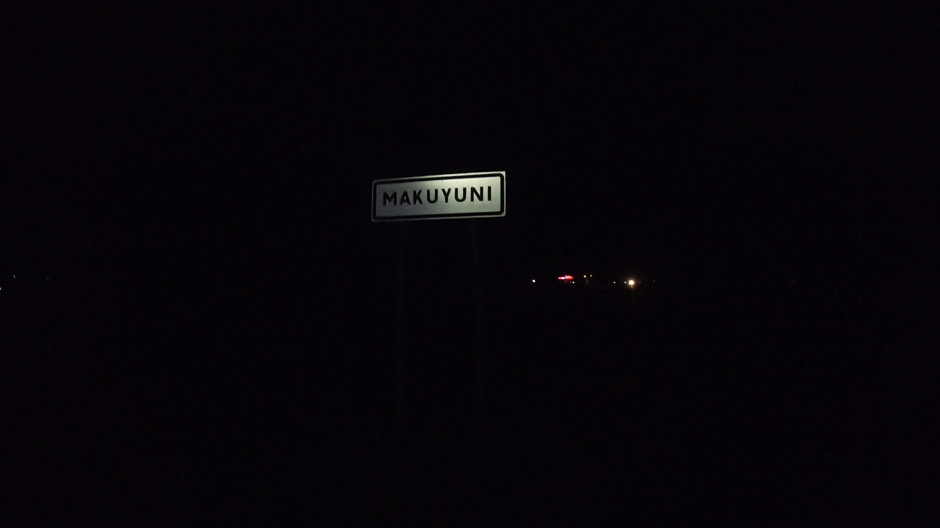 makuyuni（マクユニ）村の標識
