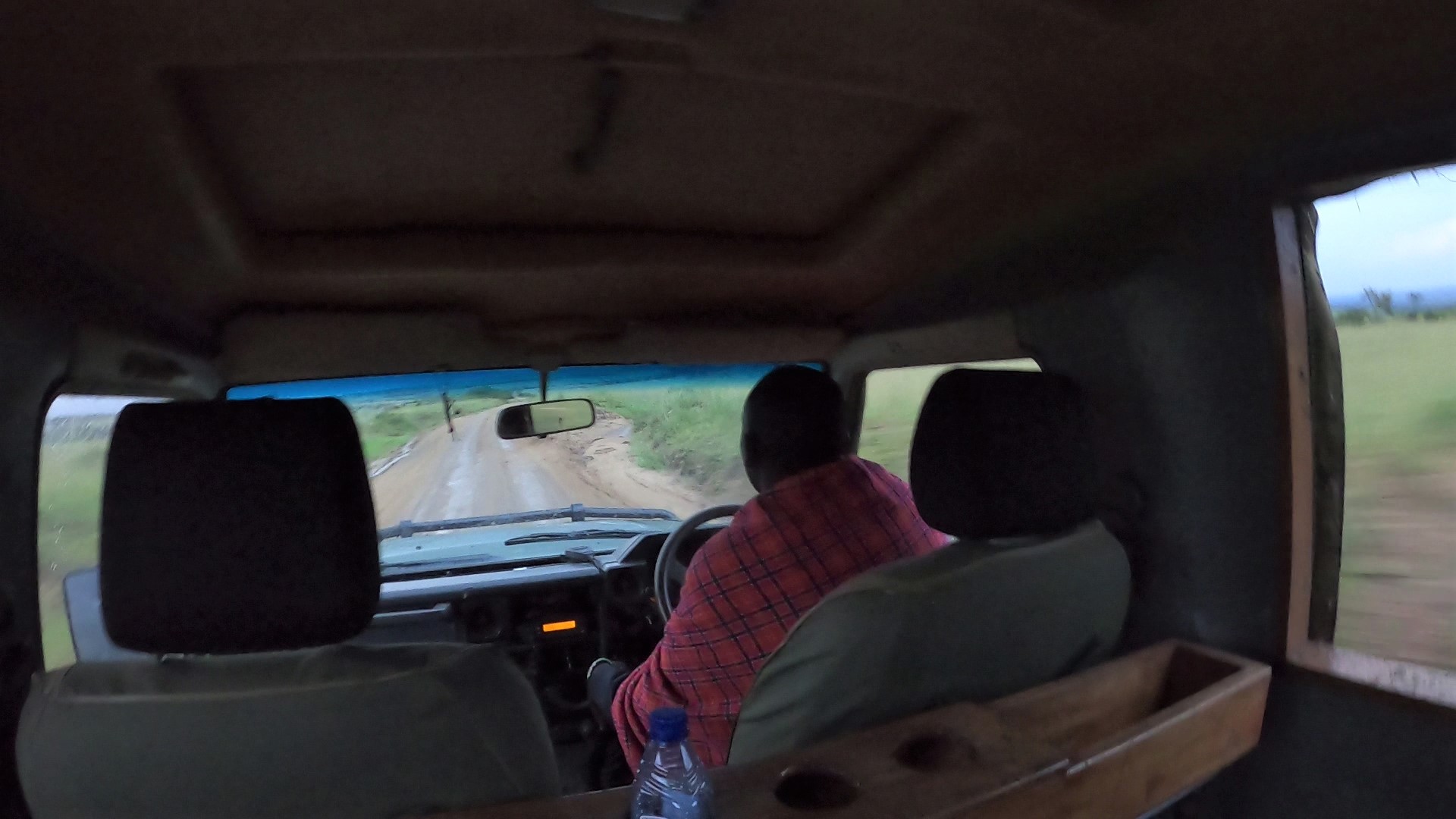 マサイ族の運転するサファリカー