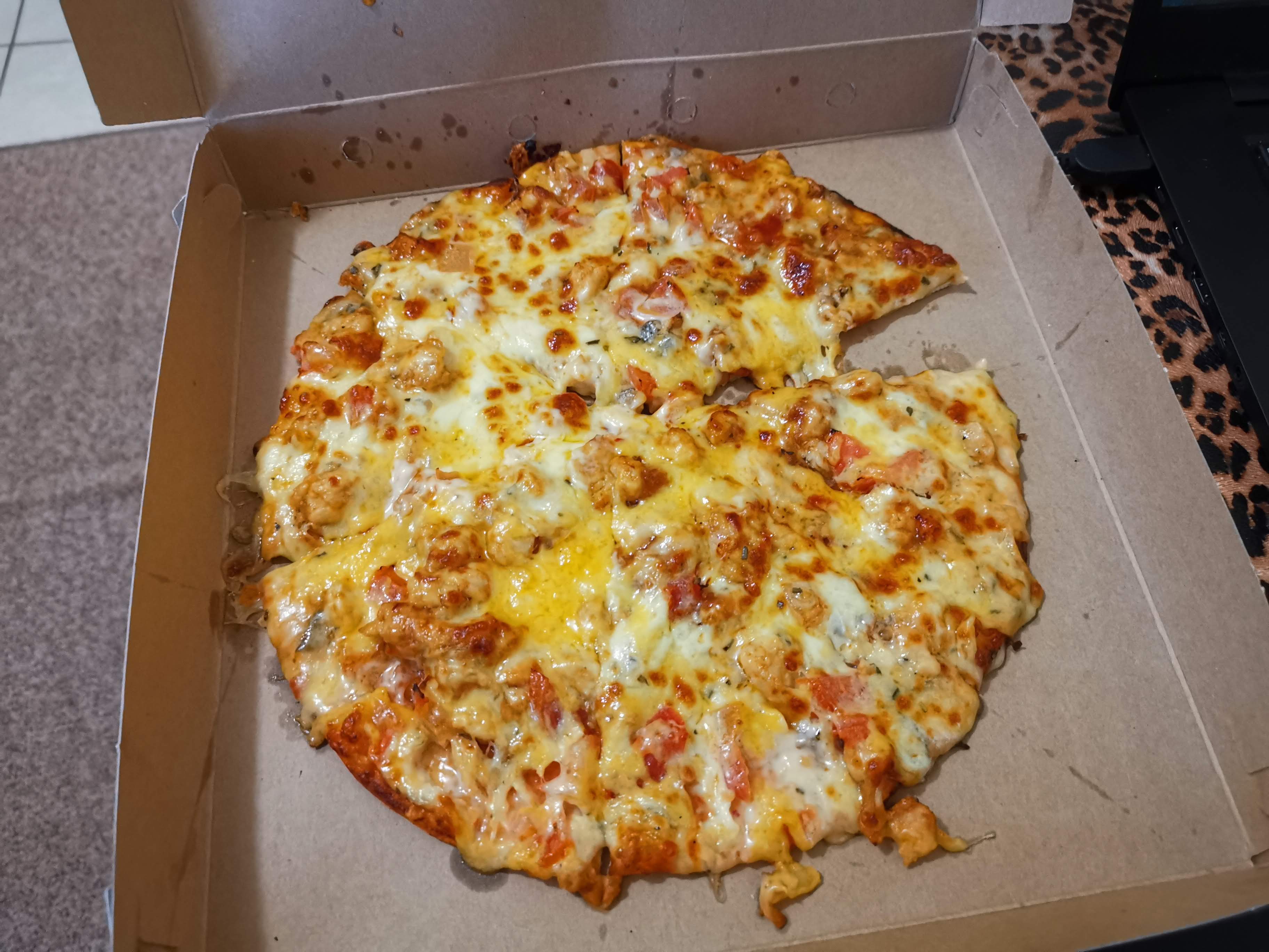 チキンとマッシュルームのピザ