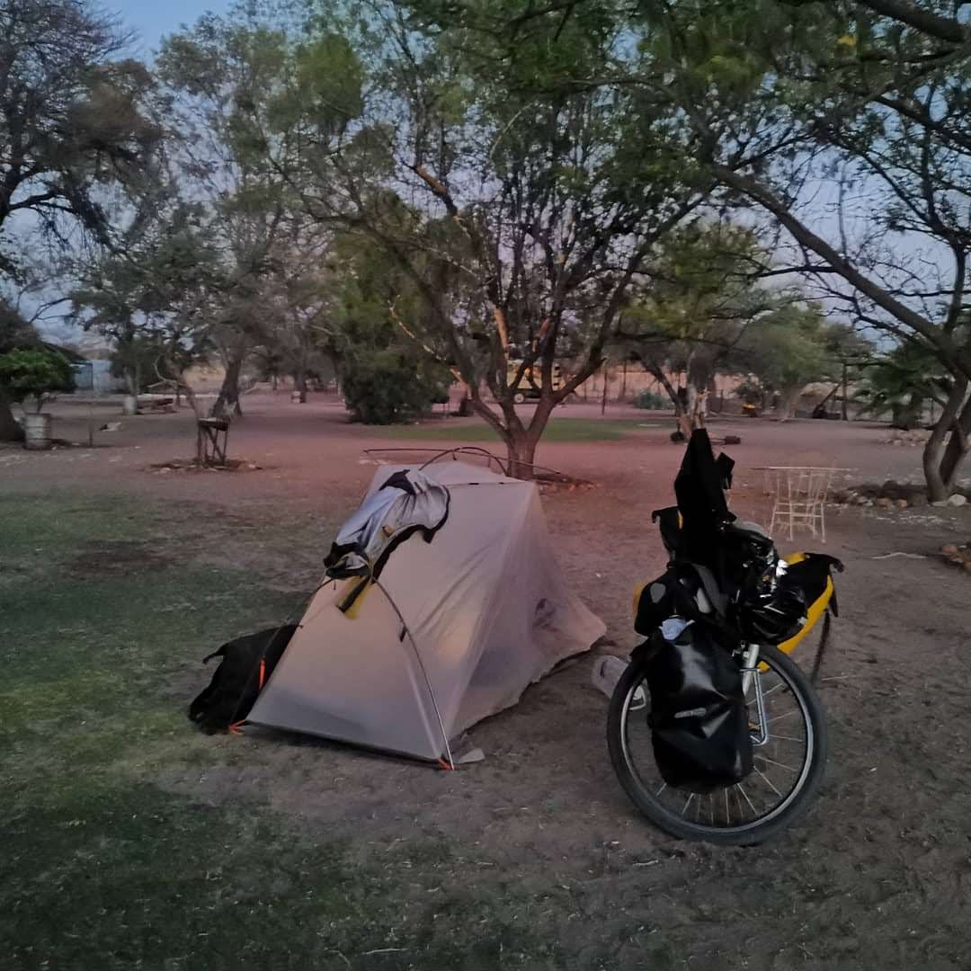 キャンプ場にテントを張った。