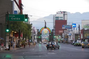 メキシコで…………某芸能人に間違えられる