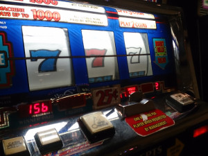 夜の砂漠を走る